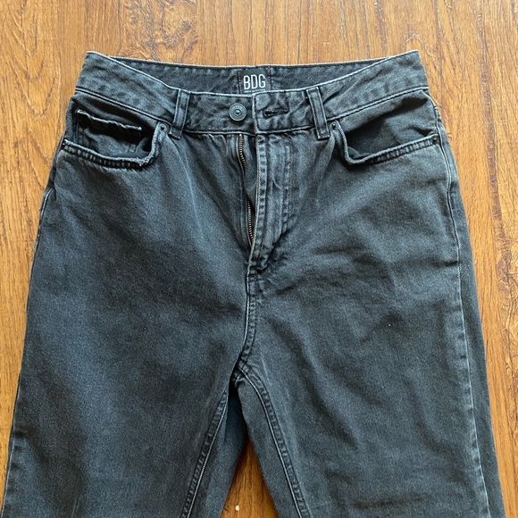 UO Mom High-Rise Jeans - Picture 2 of 5
